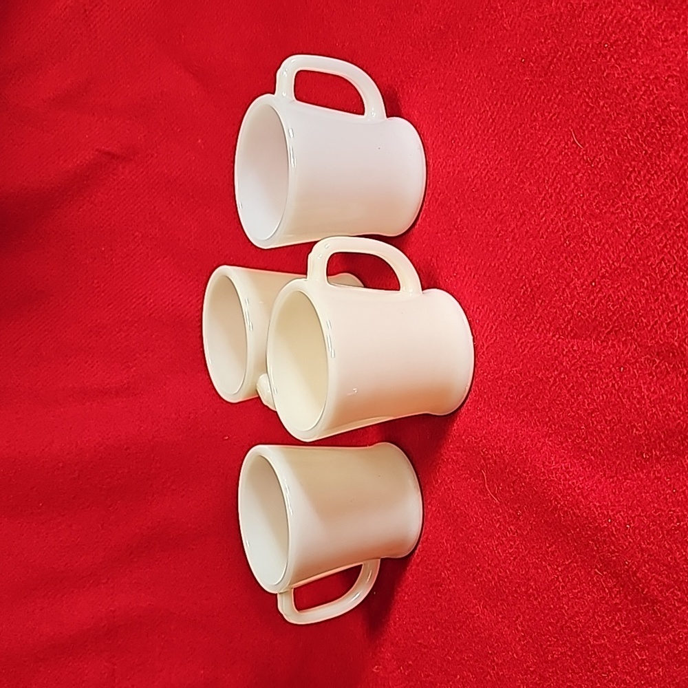 4 Vintage Anchor Hocking Fire King Milk Glass Coffee Mugs D Handles